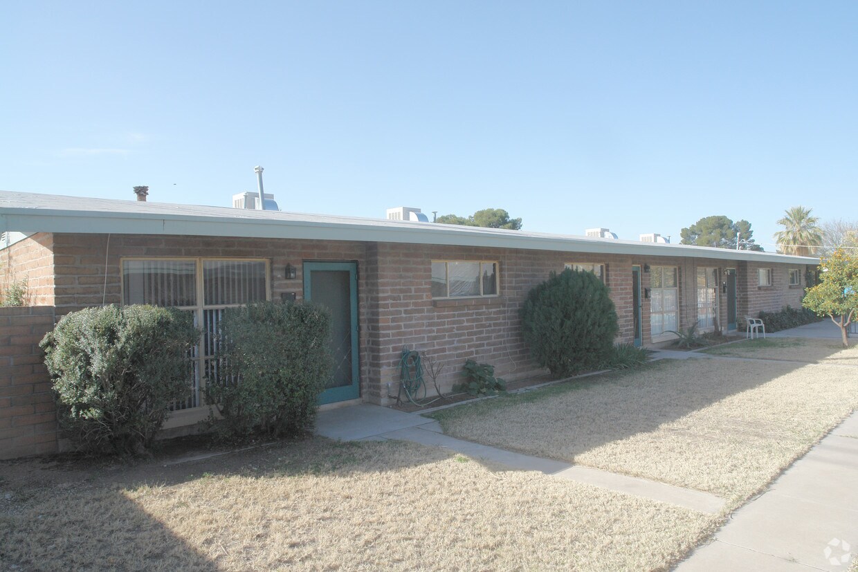 Building Photo - 3015-3025 E Alta Vista St
