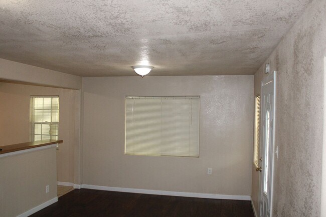 Foto del edificio - 2762-2764 Lanning Ave