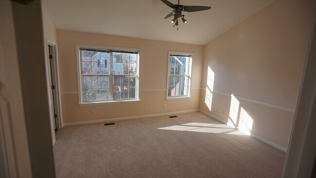 Master bedroom - 7515 Lamoyne Ct