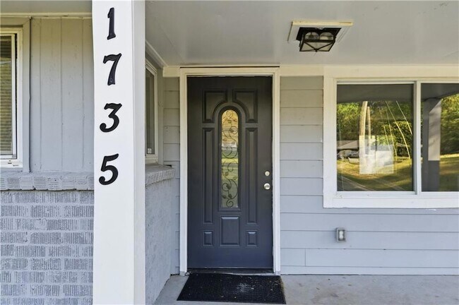 Building Photo - 1735 Carter Cir