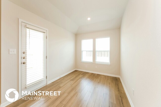 Building Photo - 1021 Round Bale Rd