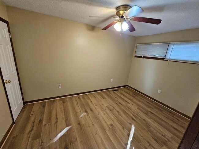 Building Photo - 3 bedroom, 2 bath house