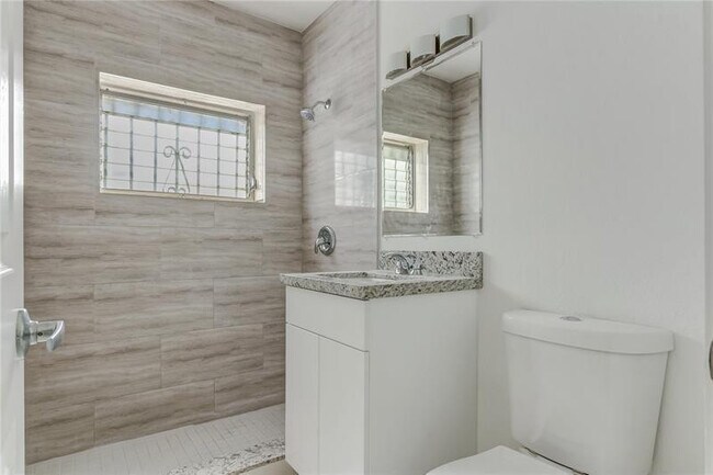 Foto del edificio - 5715 NW 6th Ave