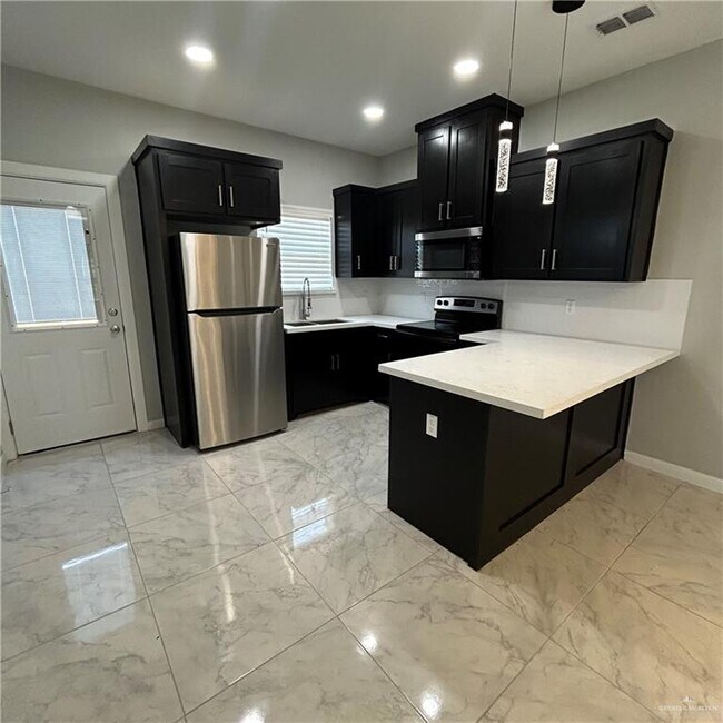 Building Photo - 2108 E Viviana St