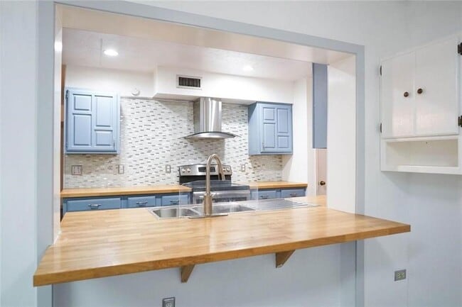 Building Photo - 3433 Rockcrest Dr