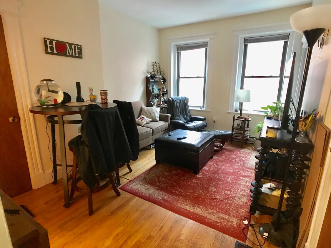 Living Room - 11 Grove St