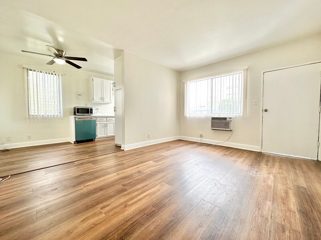 14639 Calvert St Van Nuys, CA 91411 Apartment for Rent in Los Angeles, CA