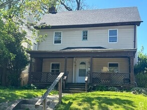 Building Photo - 86 Middlebury Ave