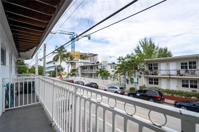 Foto del edificio - 7640 Carlyle Ave