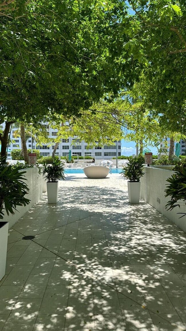 Foto del edificio - 950 Brickell Bay Dr