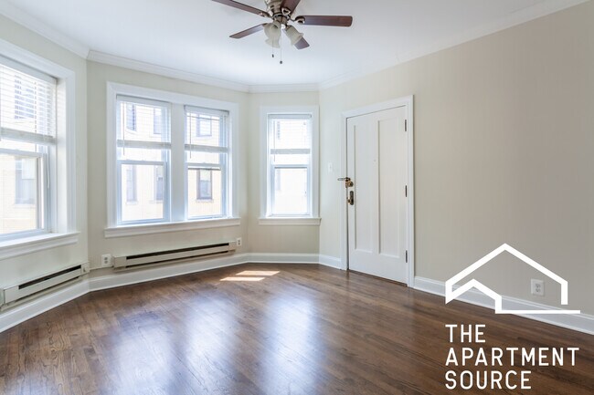 Foto del edificio - 3821 N Greenview Ave