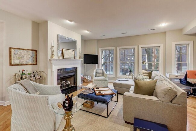 Foto del edificio - 1529 N Mohawk St