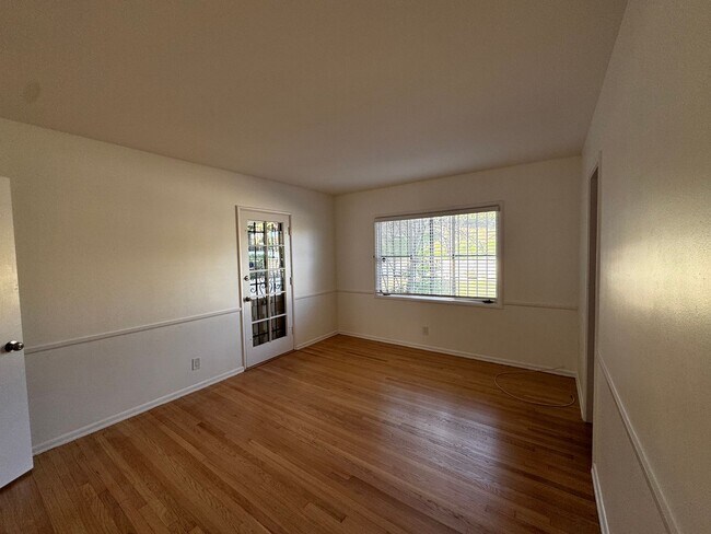 Foto del edificio - SPACIOUS 3 BEDROOM 2.5 BATH IN THE HEART OF LOS FELIZ