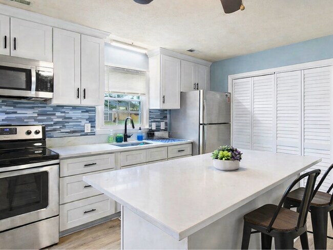 Building Photo - 7086 Ann Cabell Ct