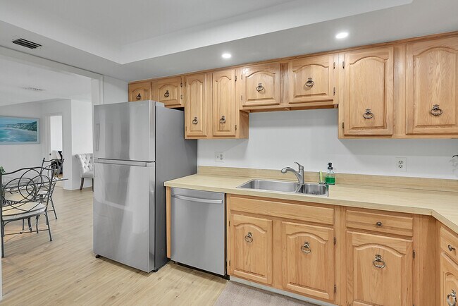 Foto del edificio - 7835 Lakeside Blvd