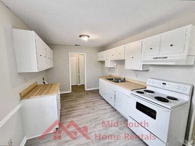 Building Photo - 3899 Kerwin Dr
