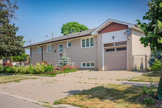 Building Photo - 49 Dundee Dr