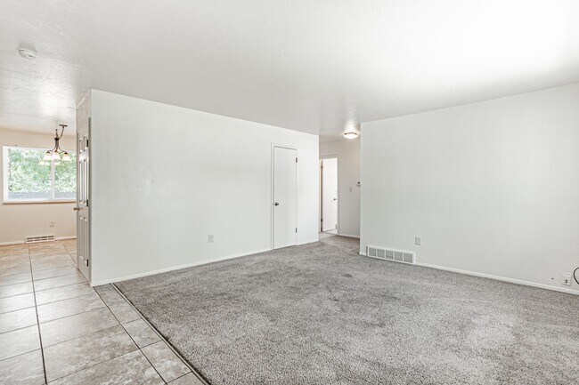 Foto del edificio - Spacious 3BD, 2BA Lakewood Half-Duplex wit...