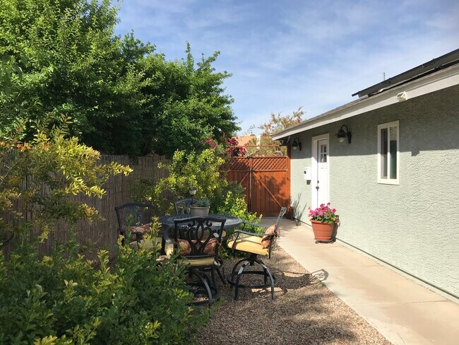 Garden Entrance - Front Door - 4441 Narit Dr