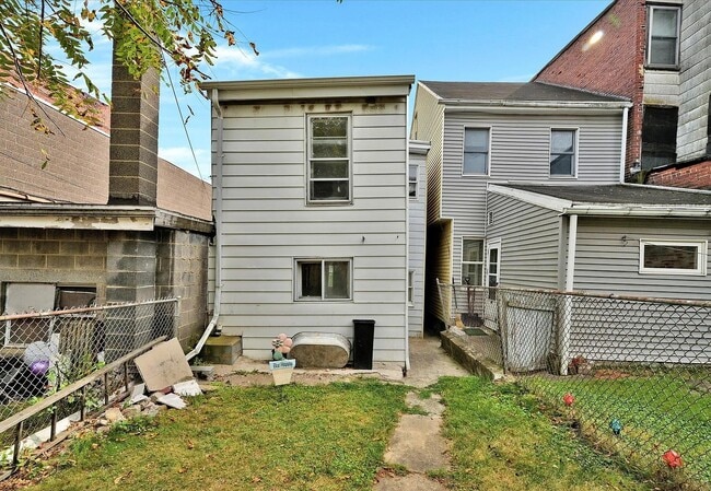 Building Photo - 18 S Lehigh St