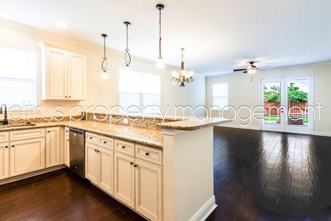 Building Photo - Beautiful, Spacious 3/2.5 in Wadeview Park