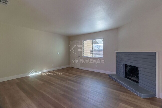 Foto del edificio - 7357 Kelley Dr