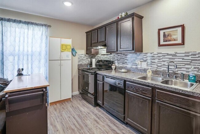 Foto del edificio - 16693 E Hammon