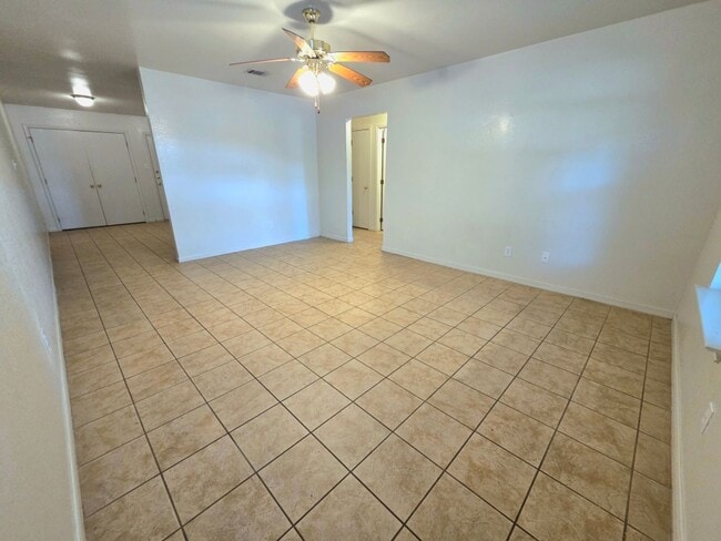 Building Photo - AVAILABLE NOW! (SECTION 8 ACCEPTED)