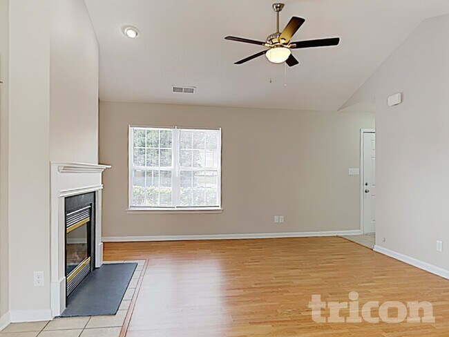 Foto del edificio - 107 Everett Park Dr