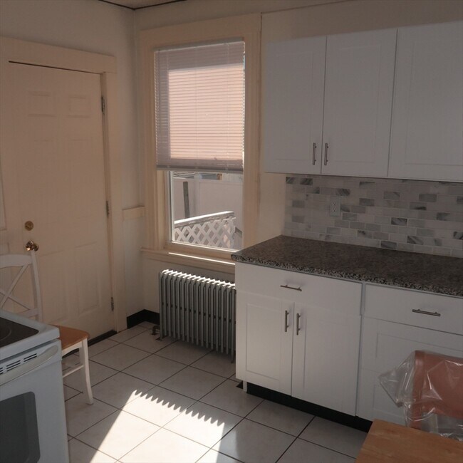 Building Photo - 2 Meader Rd