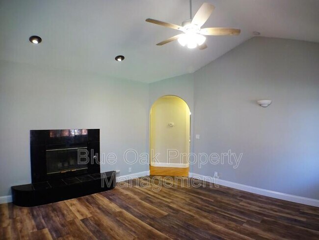 Foto del edificio - 612 W 6th Ave