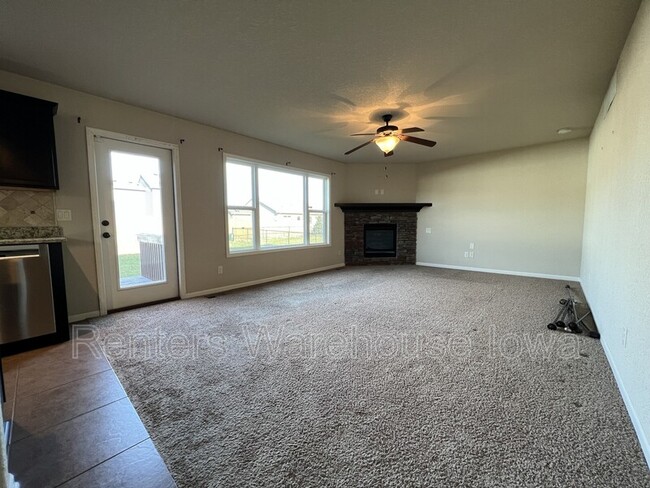 Building Photo - 9565 Red Sunset Ct