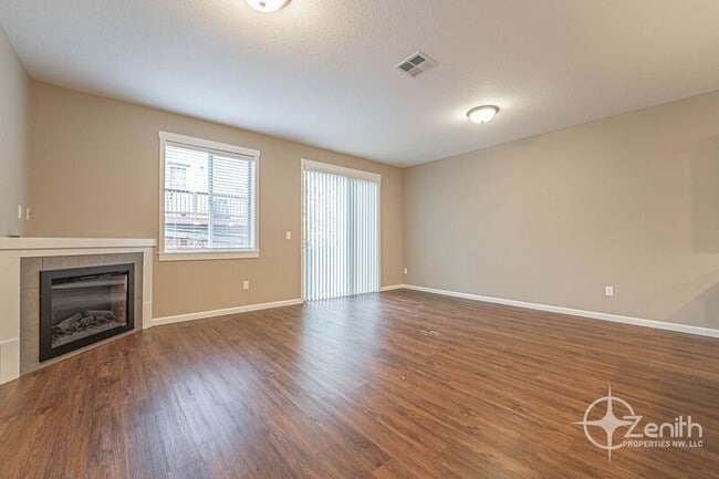 Building Photo - 3307 NE 43rd Pl