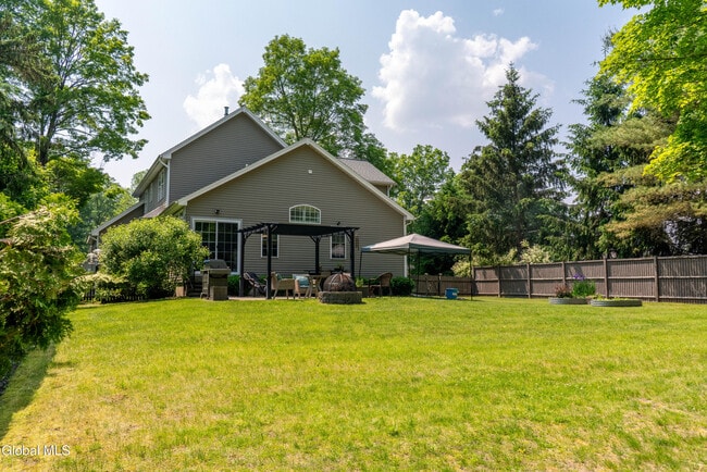 Building Photo - 2 Horizon Dr