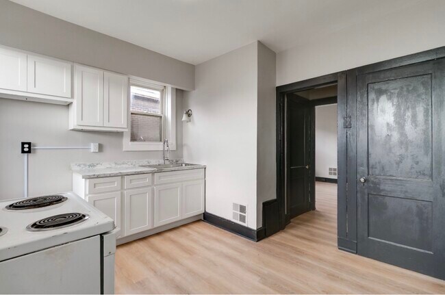 Foto del edificio - 4916 Winona Ave