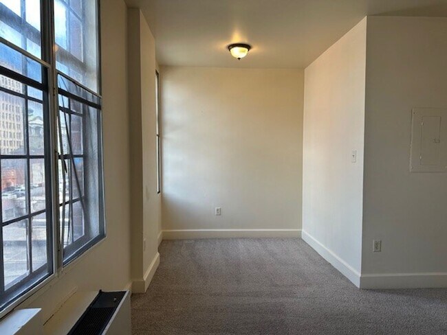 Foto del edificio - 213 N 2nd St