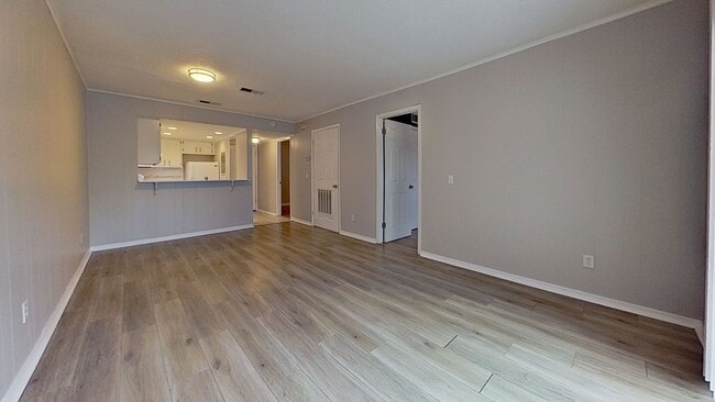 Building Photo - Charming 2 Bedroom close to the beach avai...