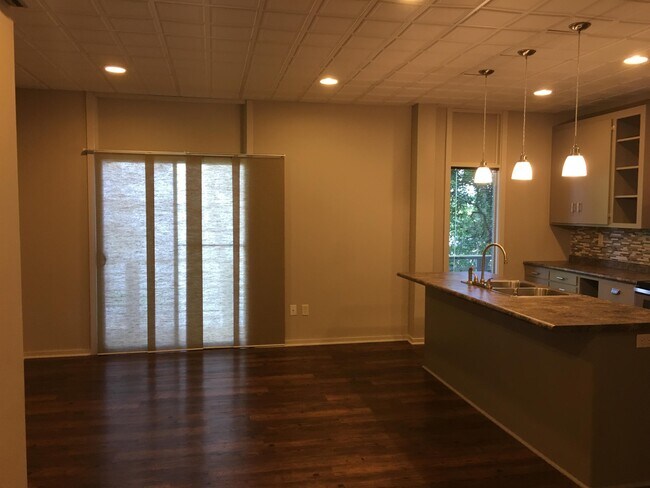 Building Photo - 101 Riverside Dr