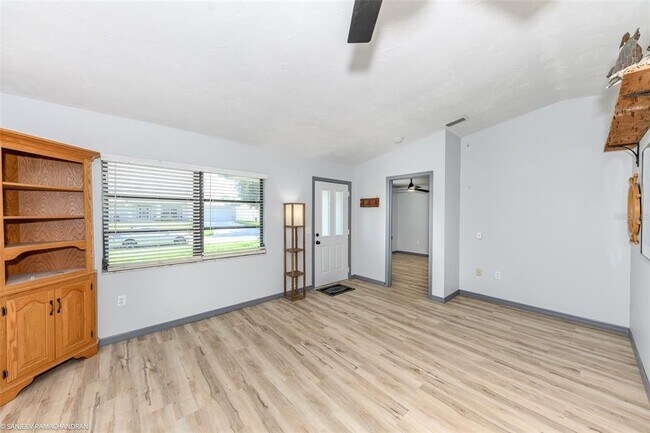 Foto del edificio - 11231 Euler Ave