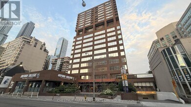 Building Photo - 914-2914 Yonge St