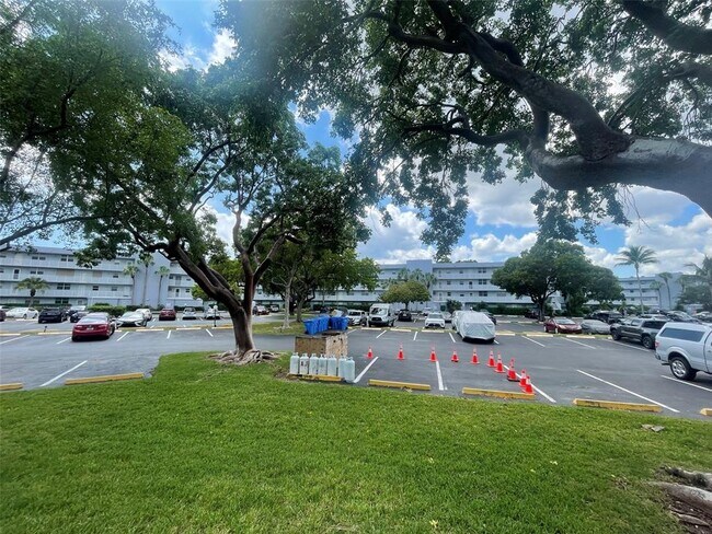 Foto del edificio - 115 Royal Park Dr