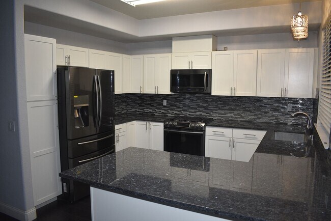 Building Photo - 4639 Shade Tree Way