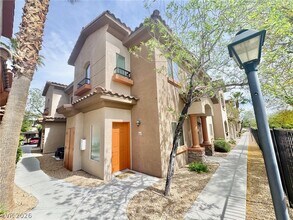 Building Photo - 7701 W Robindale Rd