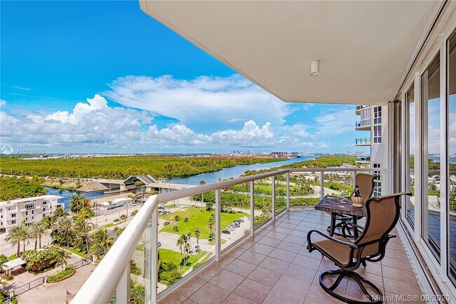 Foto del edificio - 6001 N Ocean Dr