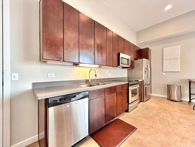 Foto del edificio - Charming Downtown High Rise Condo  1BD/1BA with Upgraded Features