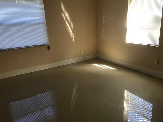 Building Photo - 2457 Sunset Dr