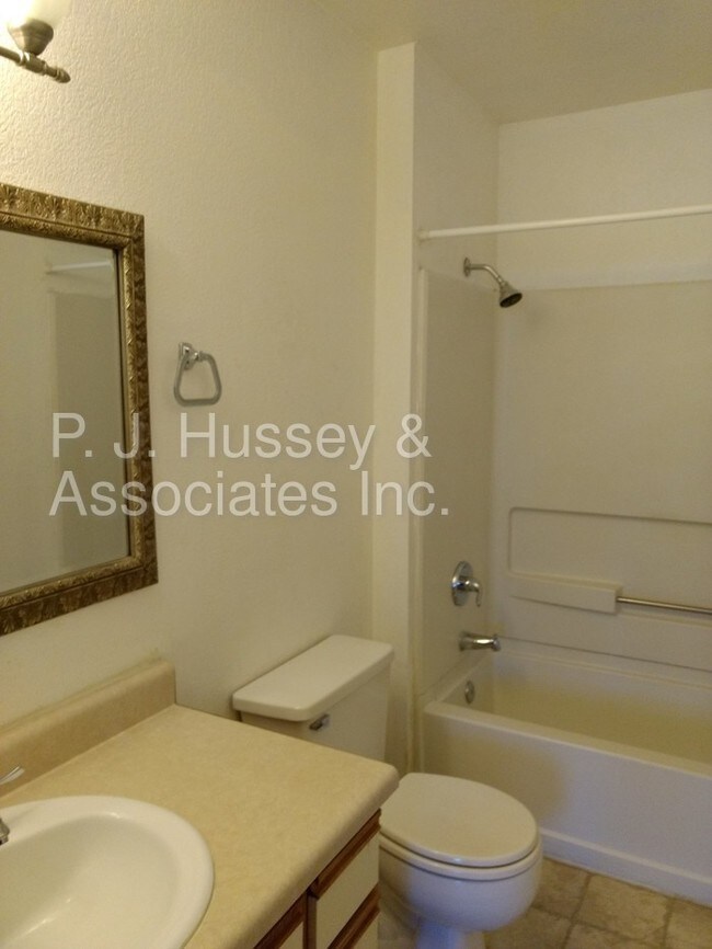 Foto del edificio - 1440 N Idaho Rd