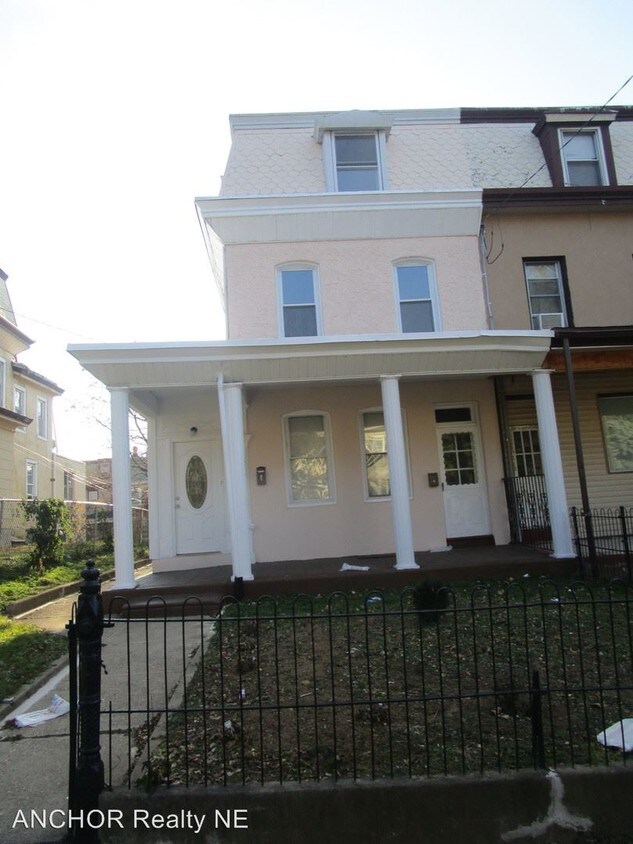 Primary Photo - 1320 Orthodox St
