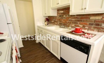 Foto principal - 10911 Rochester Ave