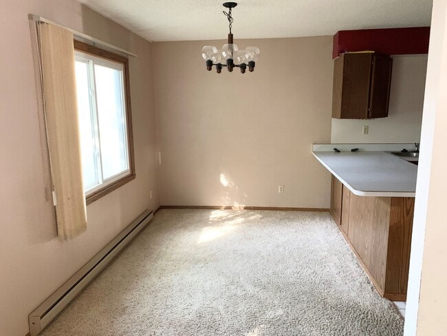 Building Photo - 3 Bedroom, 2 Bathroom Duplex